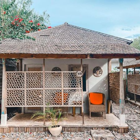 Bungalow Cafe Gili Beachfront Гілі-Мено Екстер'єр фото