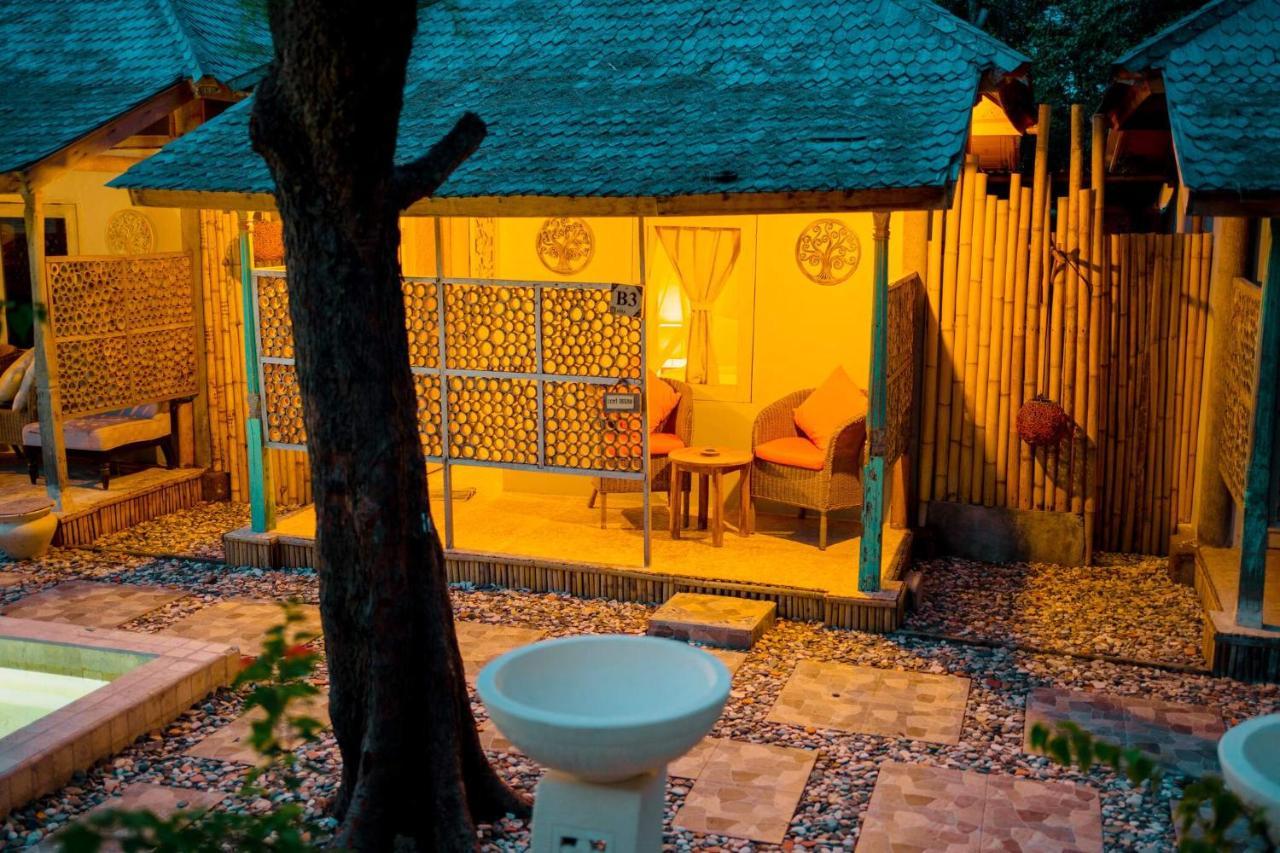 Bungalow Cafe Gili Beachfront Гілі-Мено Екстер'єр фото