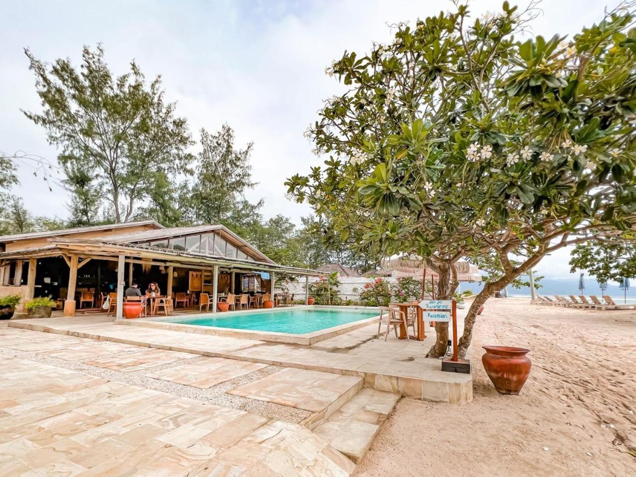 Bungalow Cafe Gili Beachfront Гілі-Мено Екстер'єр фото